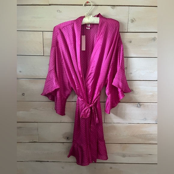 Victoria's Secret Other - NWT Victorias Secret Short Pink Polka Dot Satin Robe XS/S